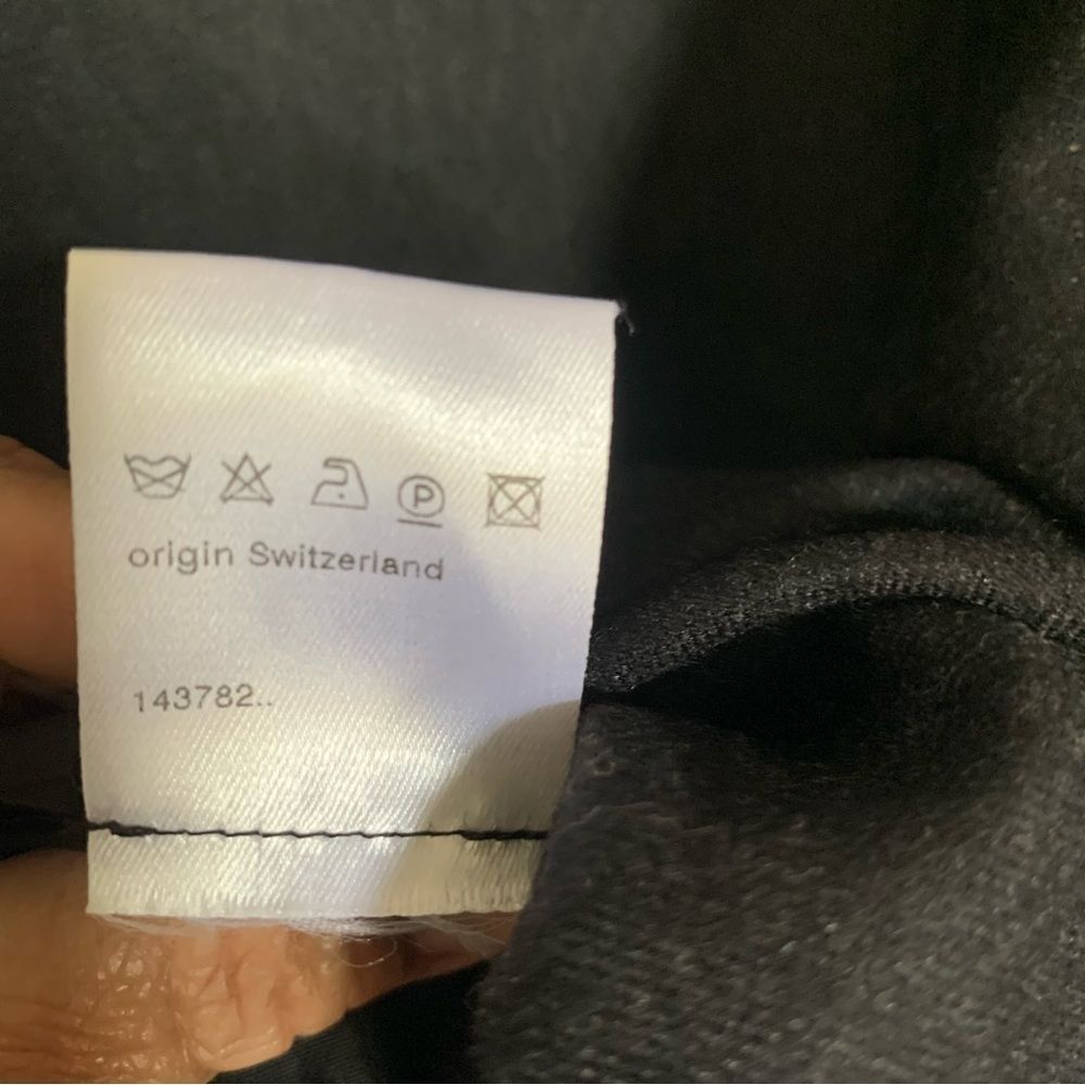 Akris Punto Black A Line Skirt 100% Wool size 10 Classic Business Casual - Picture 10 of 10